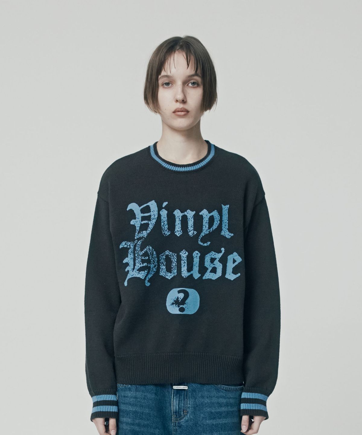 더바이닐하우스(THEVINYLHOUSE) QUESTION MARK SWEATER CHARCOAL (VH2ESUK600A)