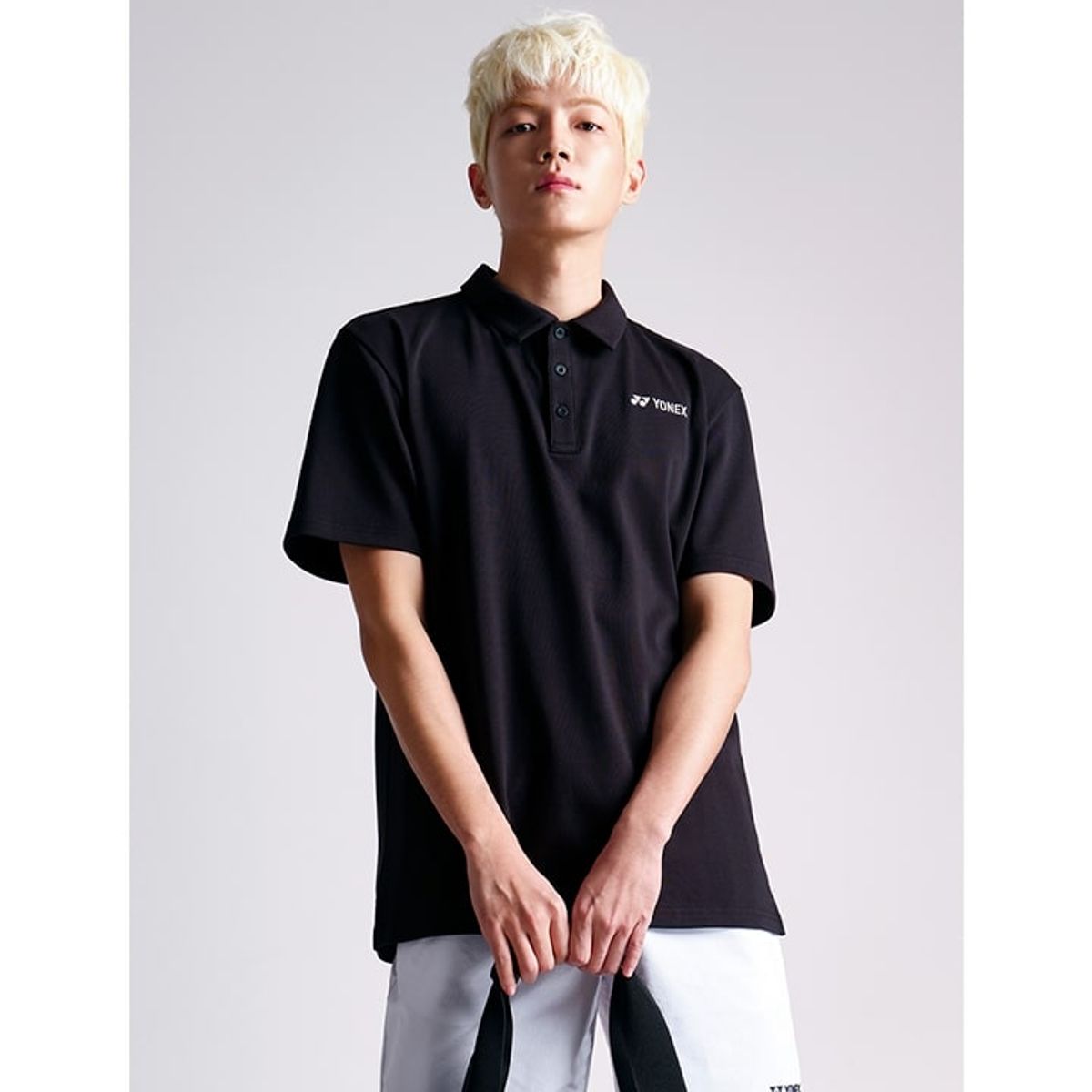 요넥스(YONEX) 241TS061U 블랙 공용 오버핏 로고 포인트 카라 반팔 티셔츠