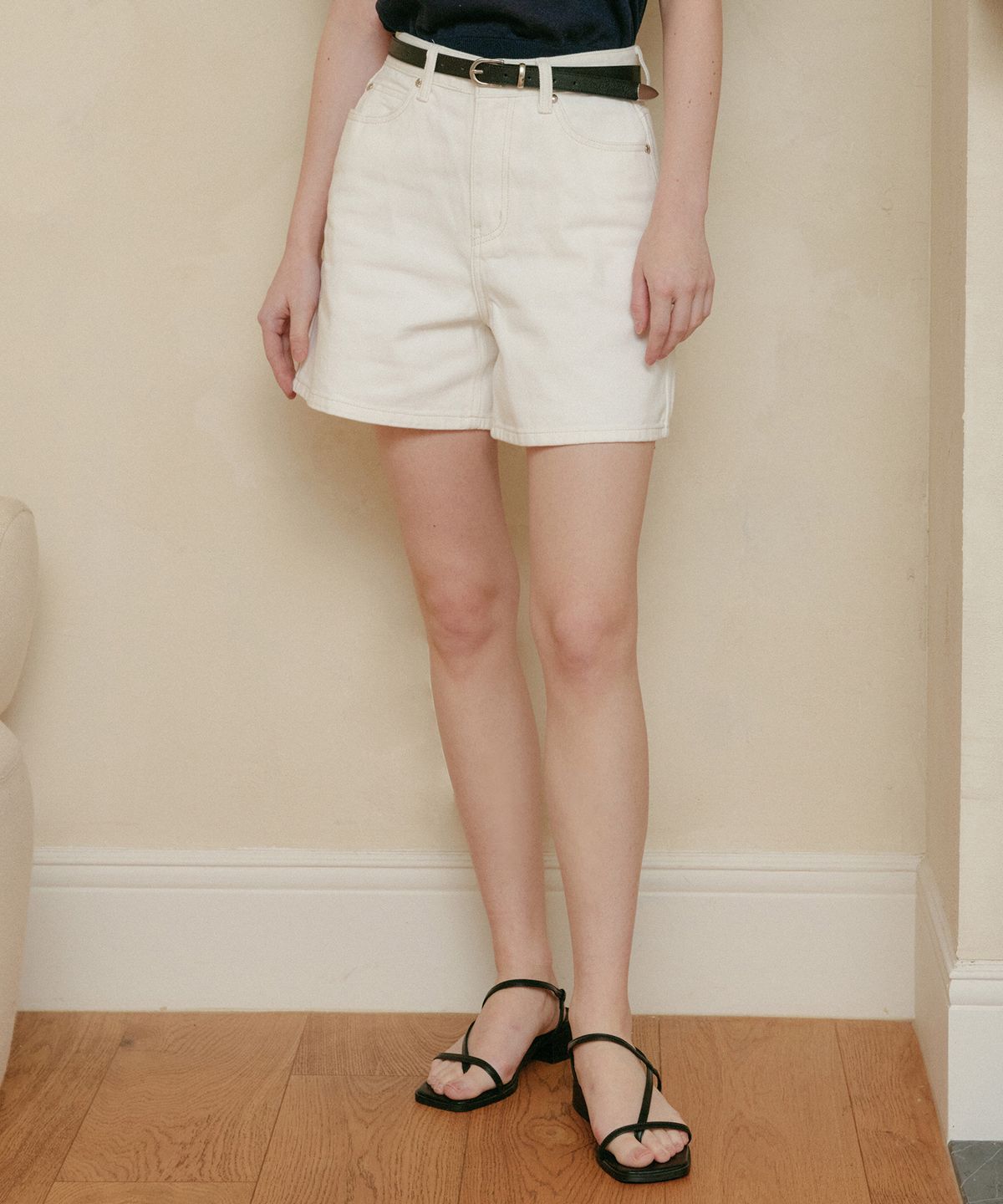 룩캐스트(LOOKAST) 브린 데님 숏 팬츠_화이트 / BRYNN DENIM SHORT PANTS_WHITE