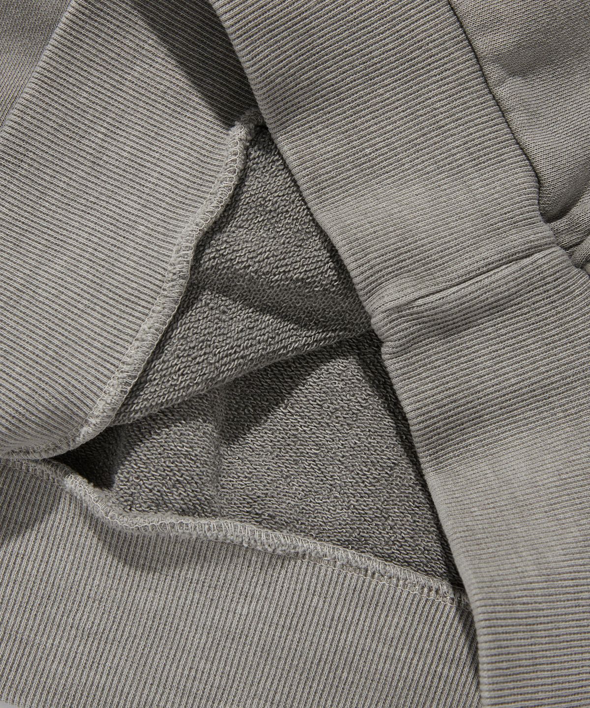 스웨이드(SUADE) SAFETY CREWNECK [PIGMENT GRAY]