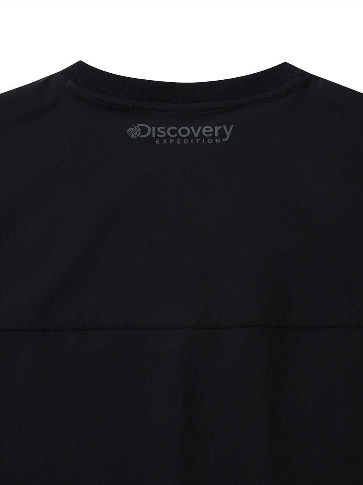 디스커버리 익스페디션(DISCOVERY EXPEDITION) 프레시벤트 폴튼 에센셜 우븐 반팔티셔츠 (BLACK)