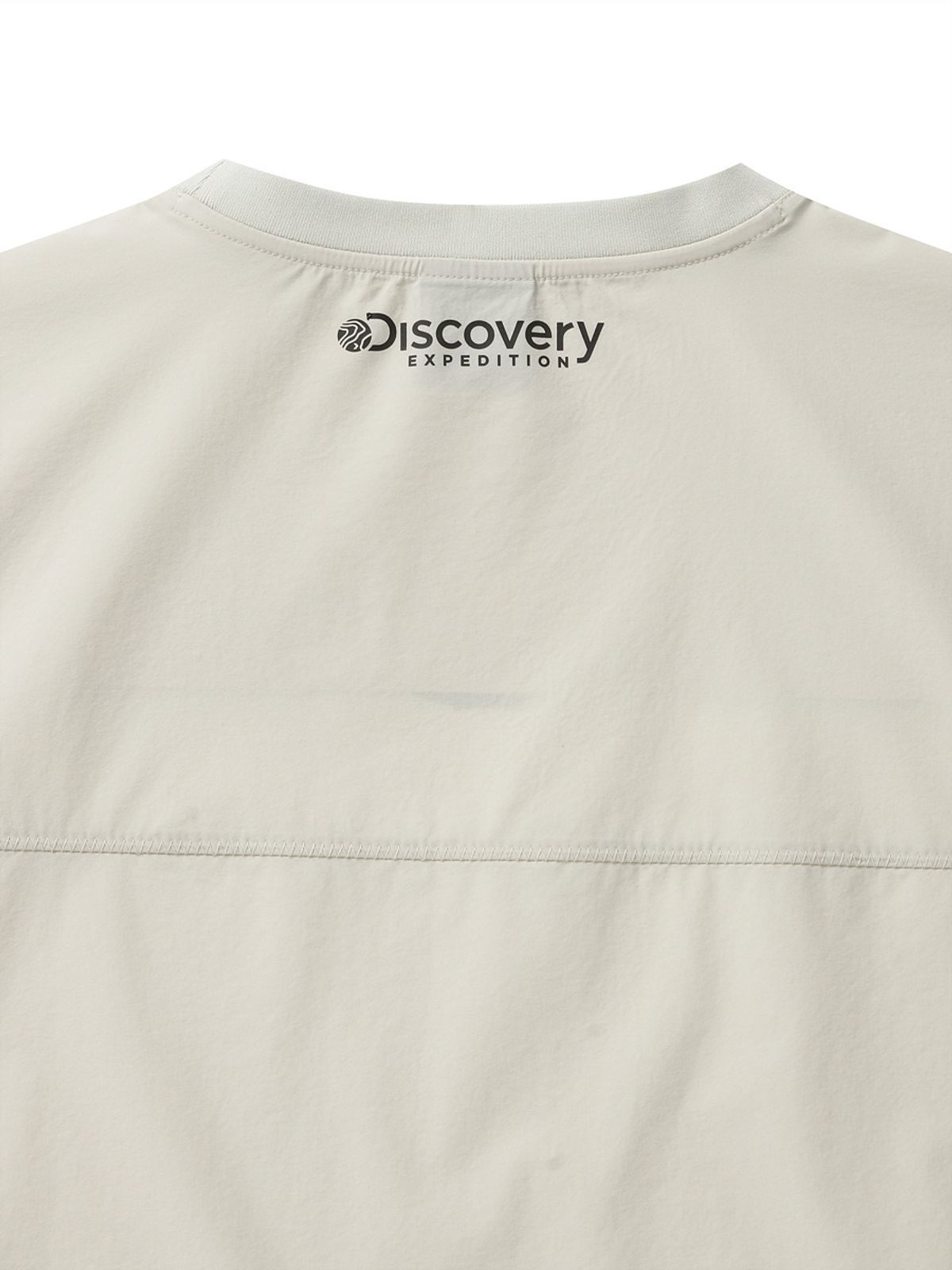 디스커버리 익스페디션(DISCOVERY EXPEDITION) 프레시벤트 폴튼 에센셜 우븐 반팔티셔츠 (D.SKIN BEIGE)