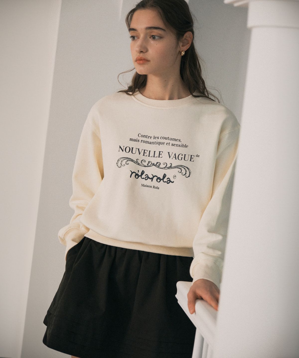 로라로라(ROLAROLA) VINTAGE NOUVELLE LOGO SWEATSHIRT IVORY