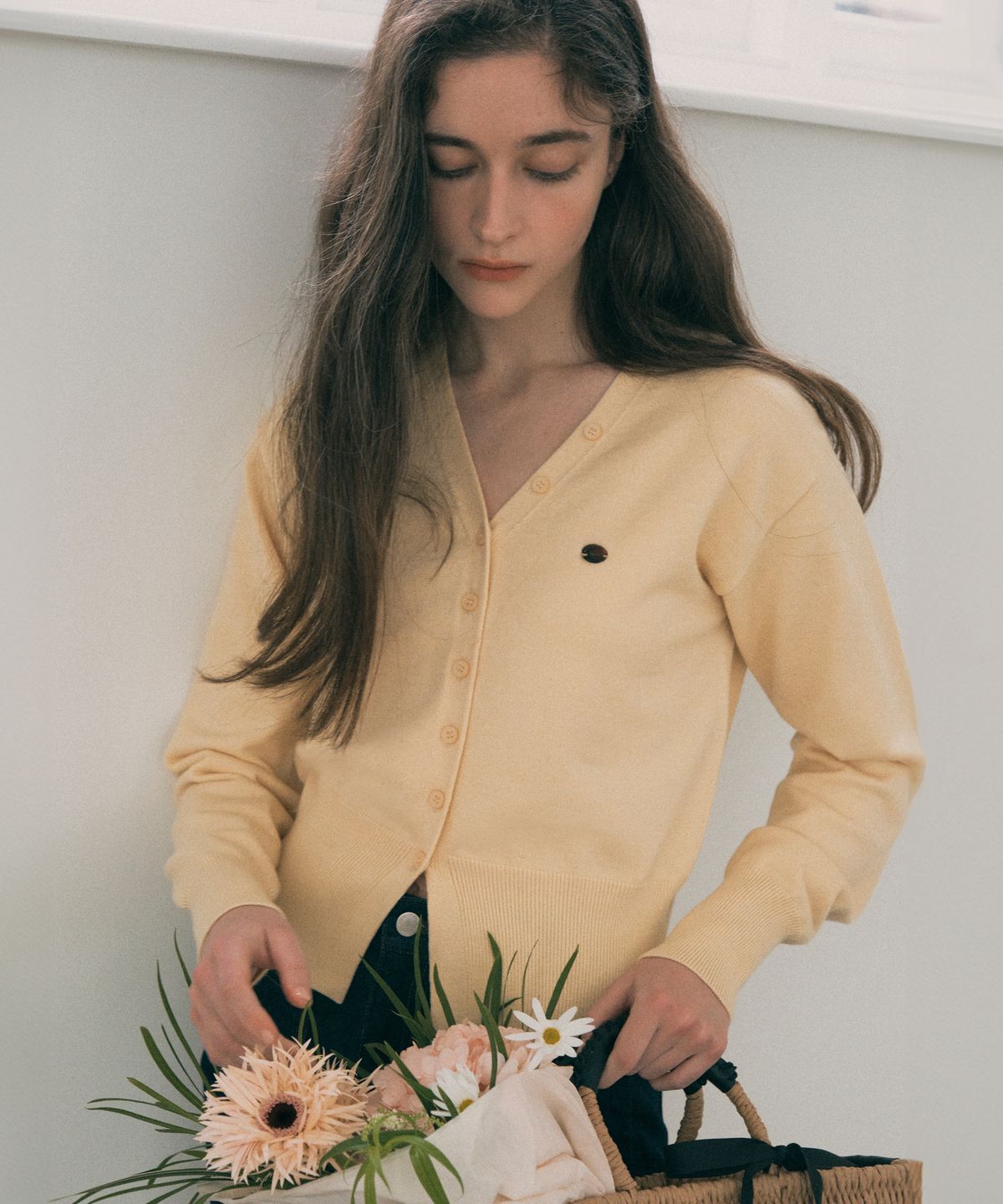 로라로라(ROLAROLA) V NECK BASIC CARDIGAN BUTTER
