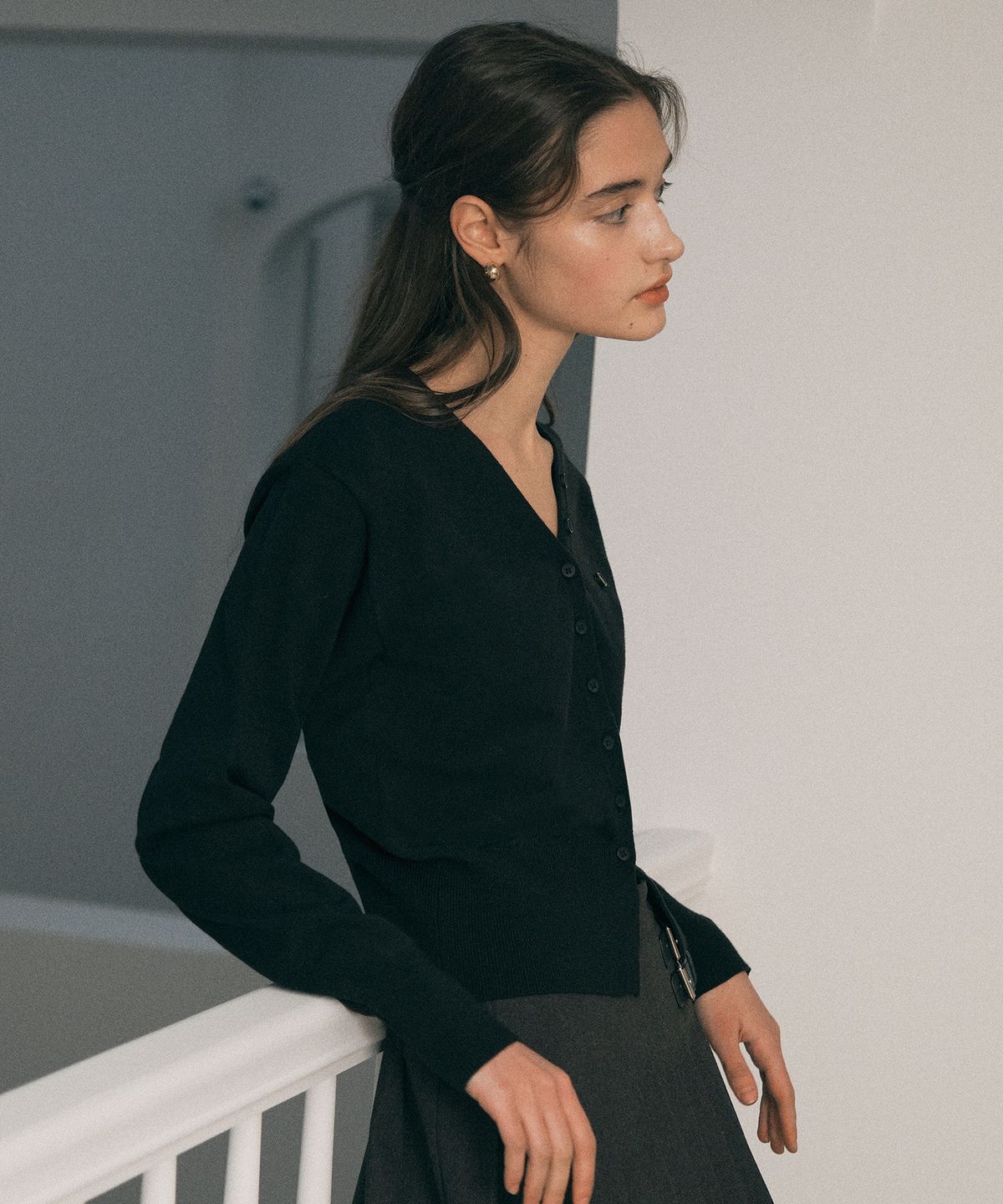 로라로라(ROLAROLA) V NECK BASIC CARDIGAN BLACK