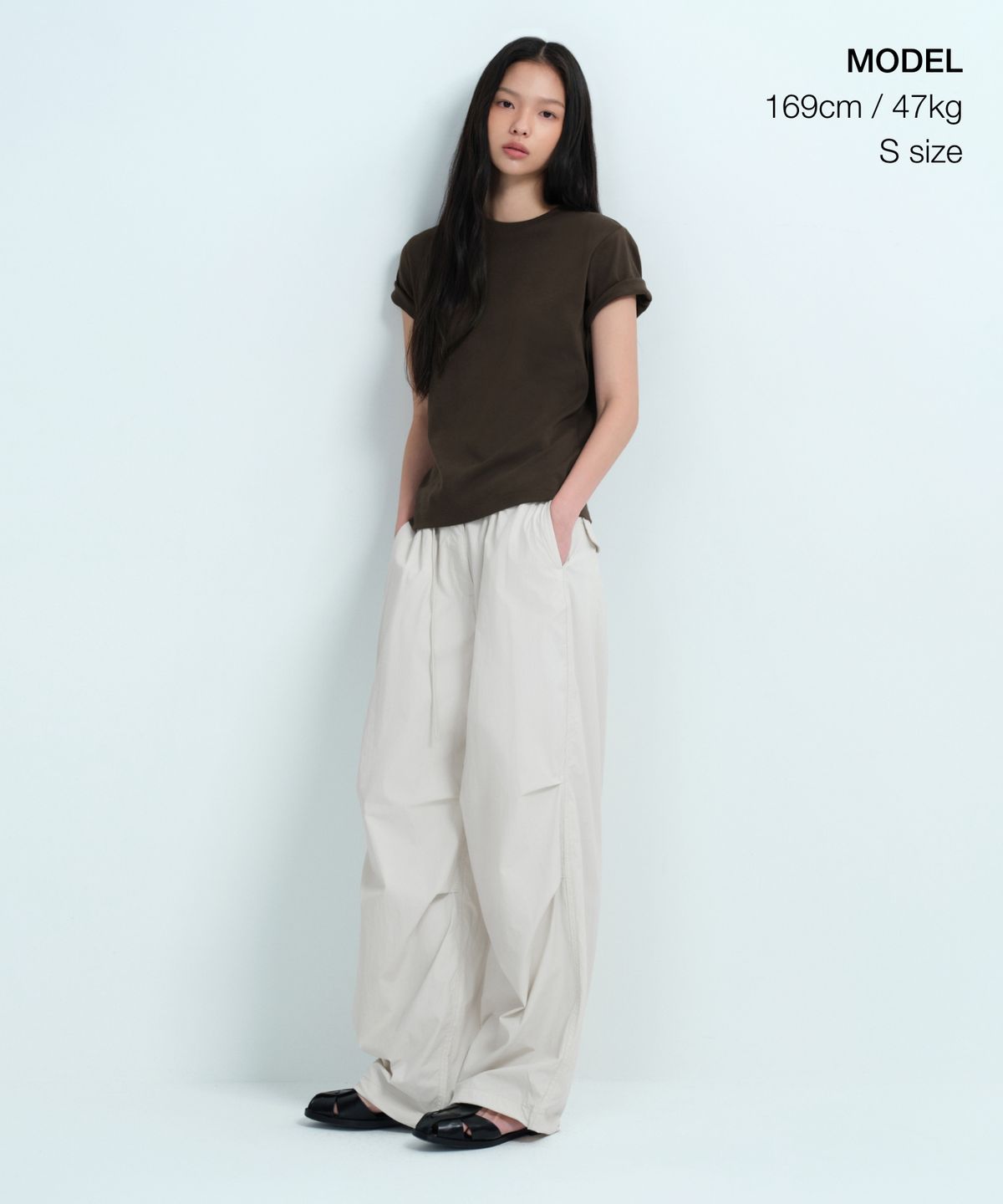 무신사 스탠다드 우먼(MUSINSA STANDARD WOMAN) 우먼즈 베이식 크루 넥 티셔츠 [다크 브라운]