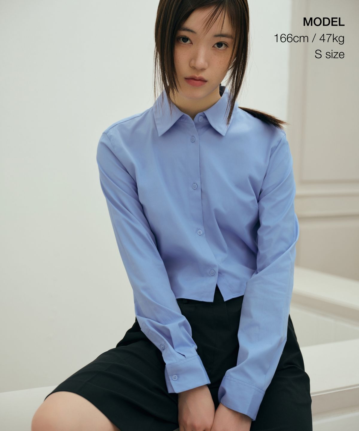 무신사 스탠다드 우먼(MUSINSA STANDARD WOMAN) 우먼즈 슬림 핏 크롭 셔츠 [삭스 블루]