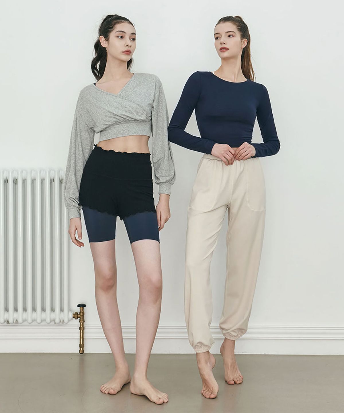 데비웨어(DEVIWEAR) 백 컷아웃 롱슬리브 DEVI-T0102-에쉬네이비
