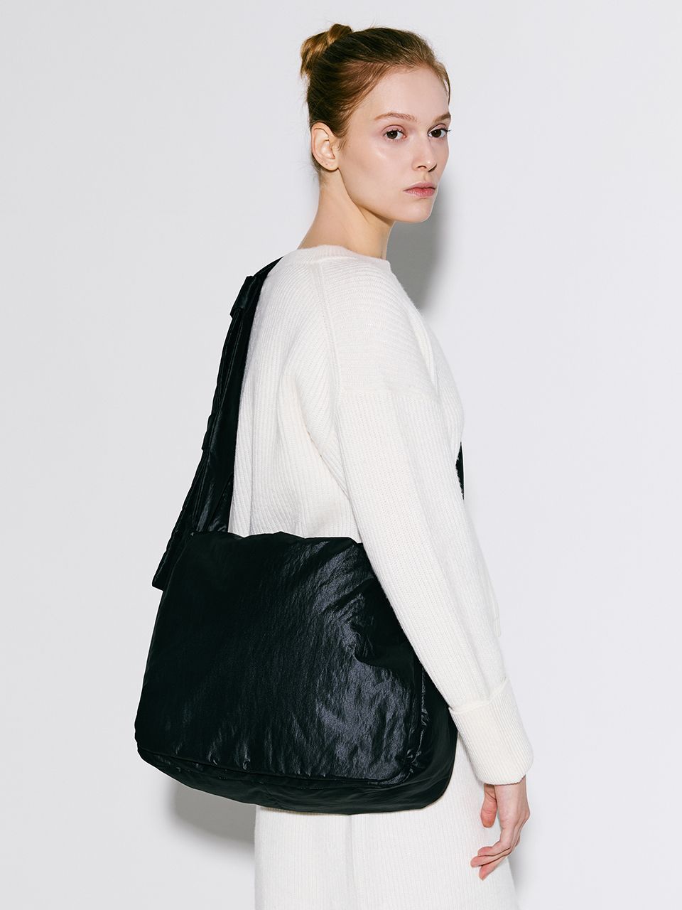 MUSINSA | JOSEPH AND STACEY Pebble Messenger Bag Onyx