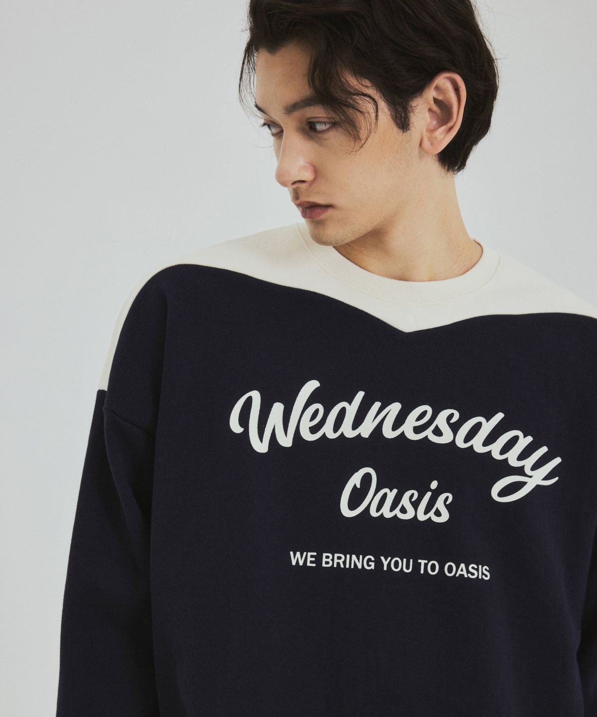 웬즈데이오아시스(WEDNESDAY OASIS) 시그니처 절개 풀오버 맨투맨(3color)