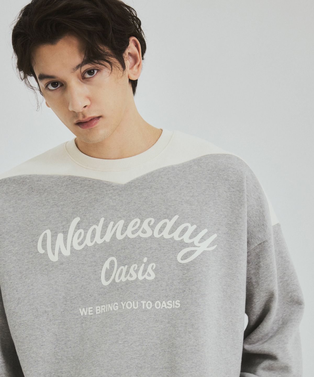 웬즈데이오아시스(WEDNESDAY OASIS) 시그니처 절개 풀오버 맨투맨(3color)