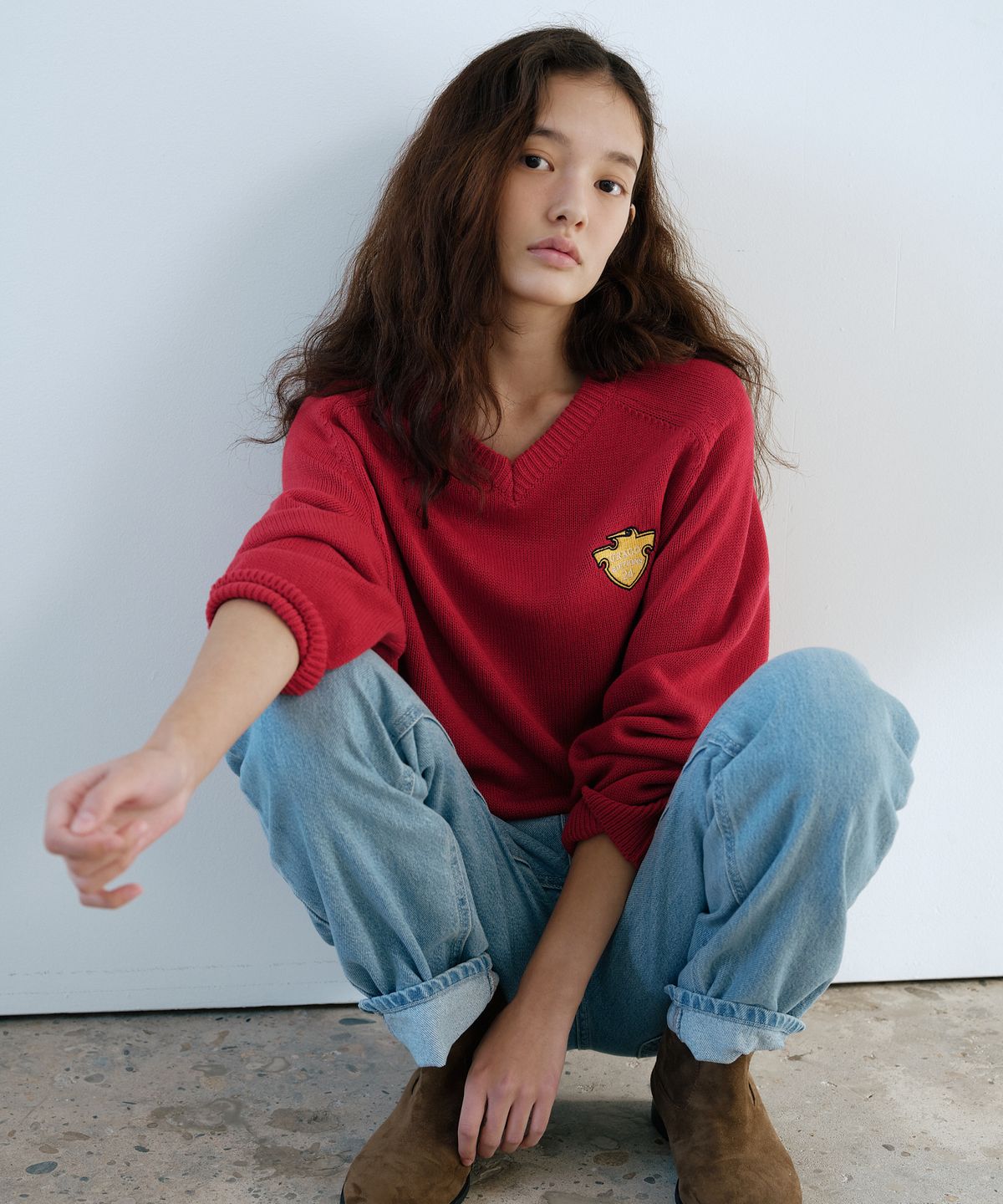 유라고(URAGO) Wappen boxy V-neck knit