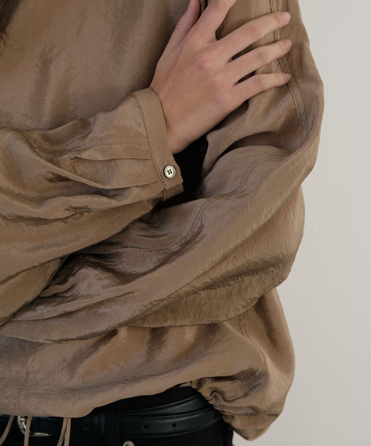 유라고(URAGO) Satin string blouse