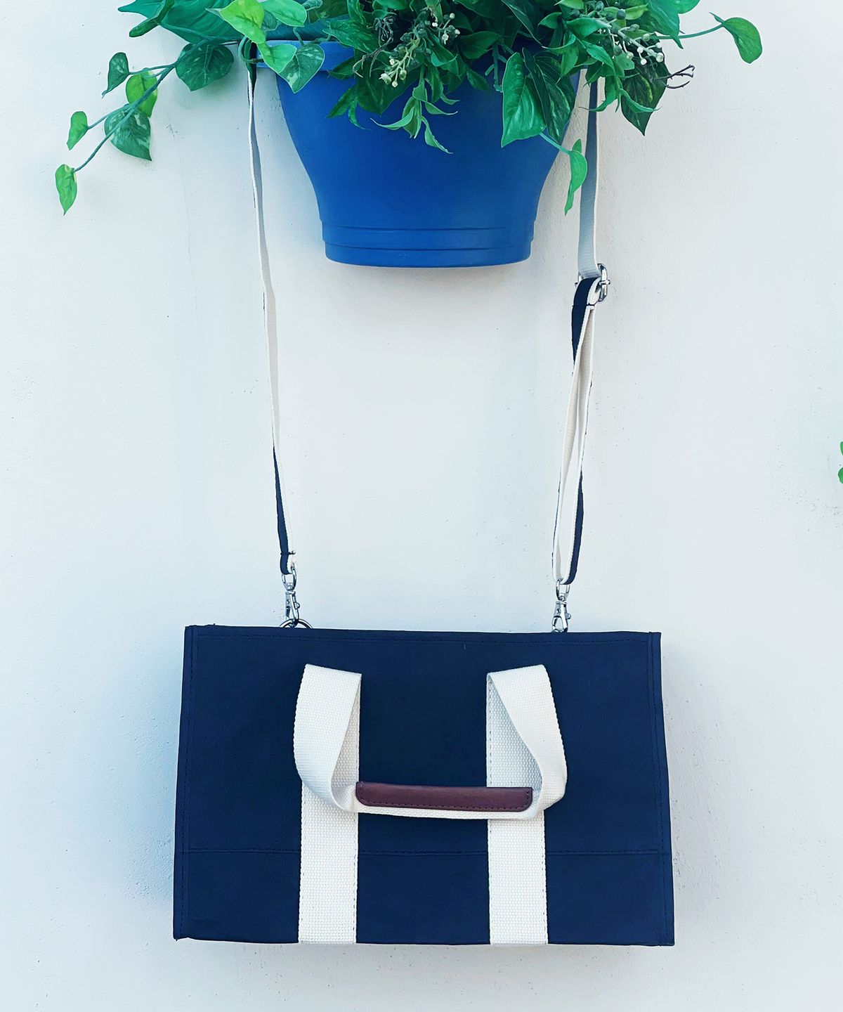 아웃오브더우즈(OUT OF THE WOODS) 박시 토트 미니 BOXY TOTE MINI