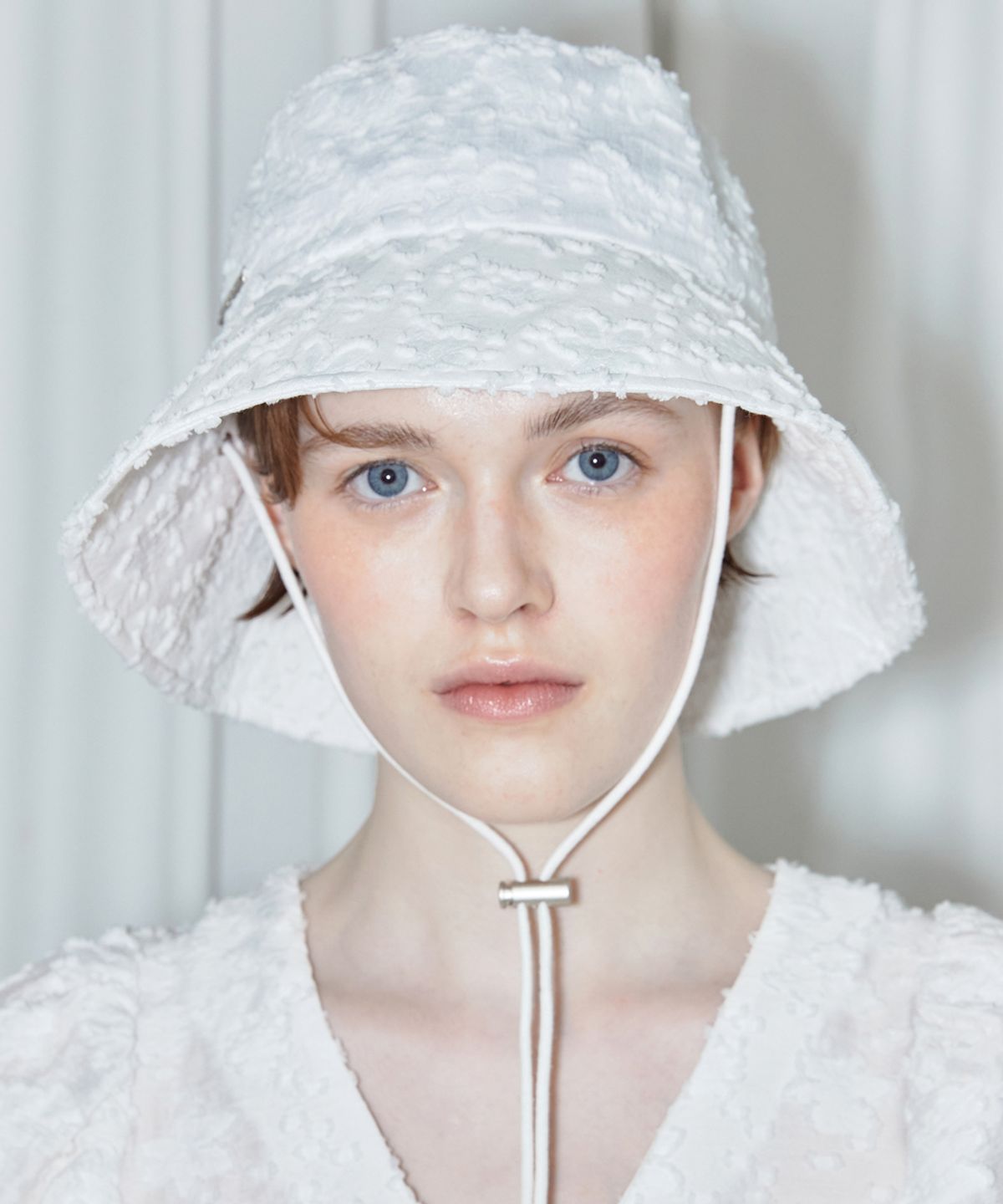 시눈(SINOON) FLOWER JACQUARD BUCKET HAT (WHITE)