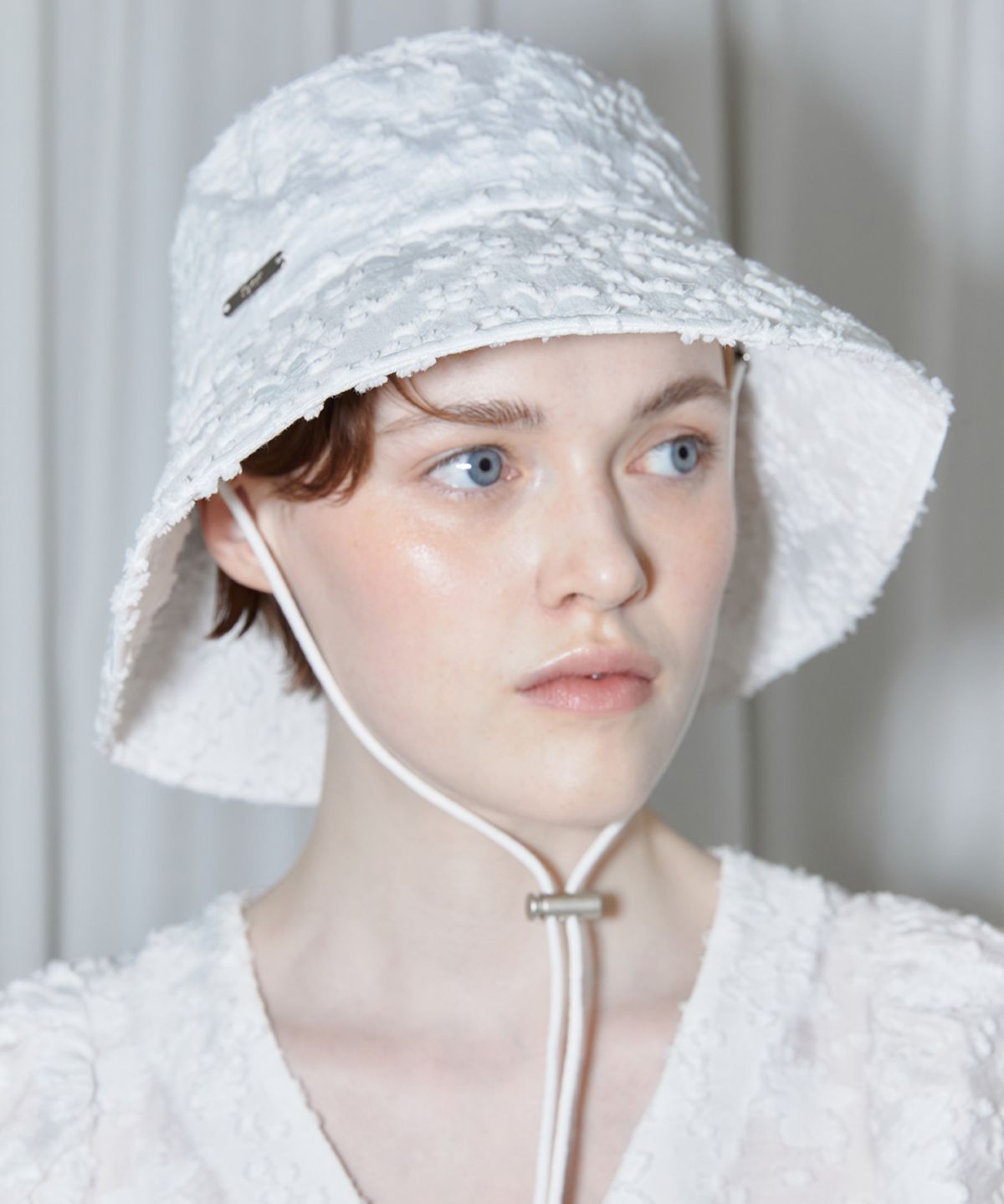 시눈(SINOON) FLOWER JACQUARD BUCKET HAT (WHITE)
