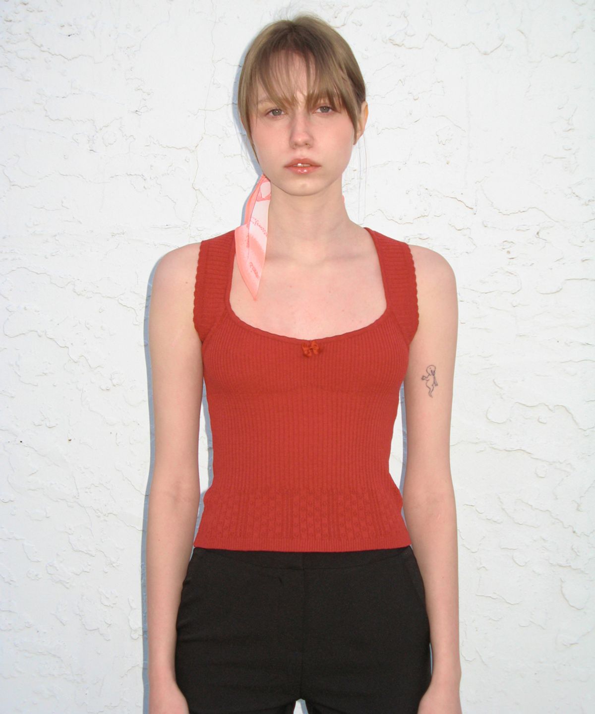 시눈(SINOON) SCALLOP PUNCHING KNIT SLEEVELESS (RED)