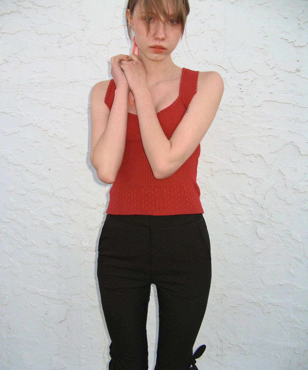 시눈(SINOON) SCALLOP PUNCHING KNIT SLEEVELESS (RED)