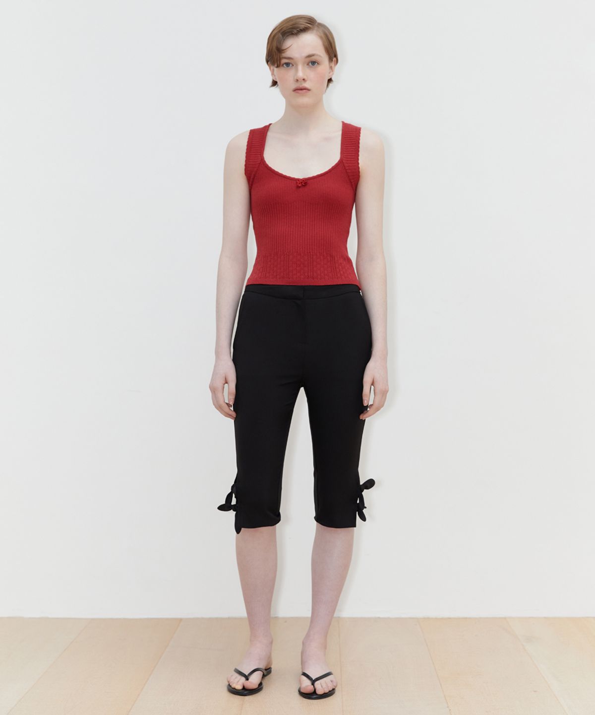 시눈(SINOON) SCALLOP PUNCHING KNIT SLEEVELESS (RED)