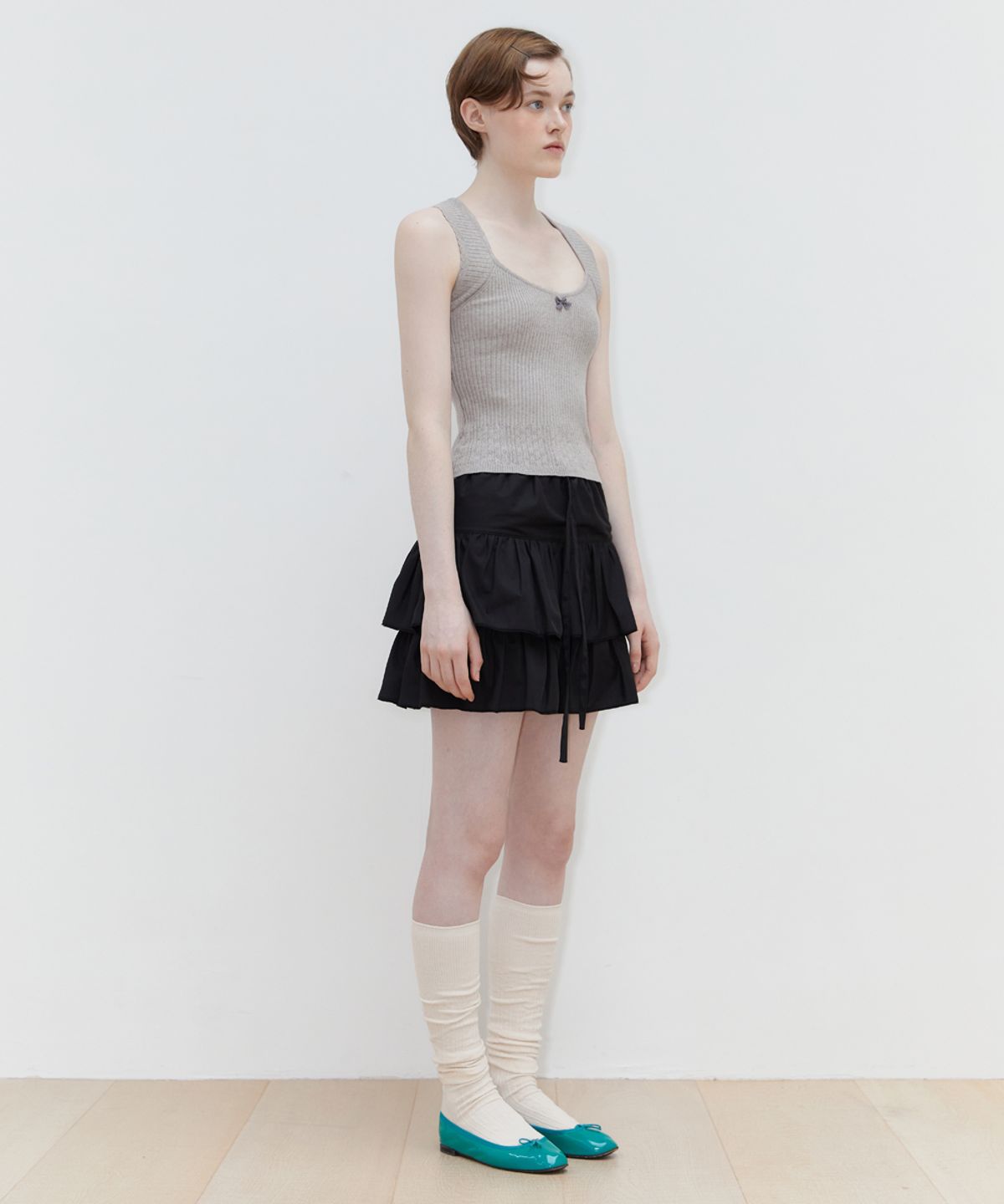 시눈(SINOON) SCALLOP PUNCHING KNIT SLEEVELESS (GREY)