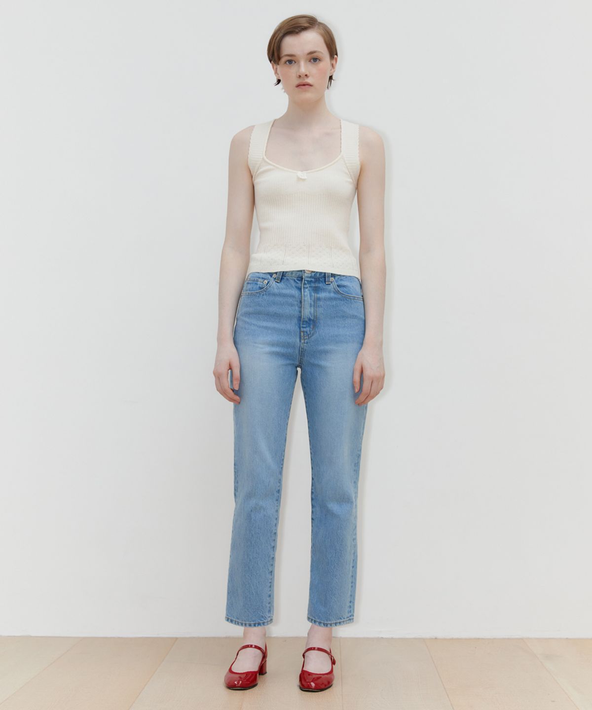 시눈(SINOON) SCALLOP PUNCHING KNIT SLEEVELESS (IVORY)