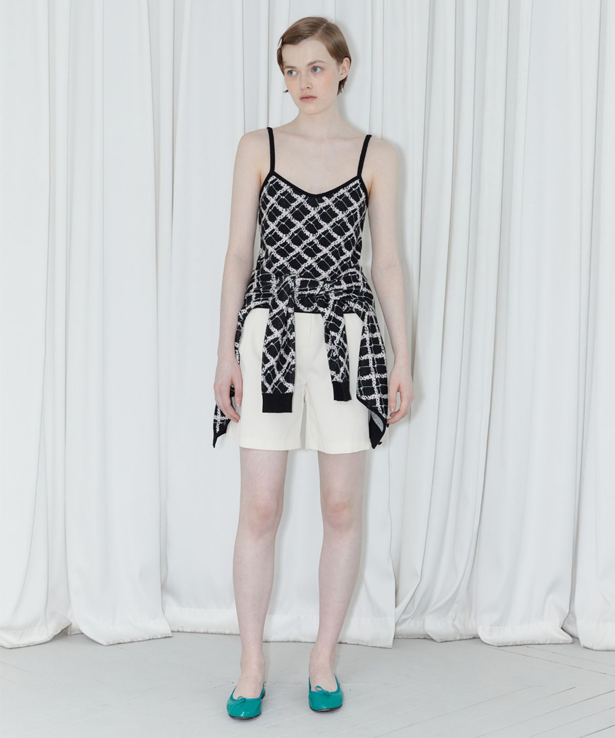시눈(SINOON) FLOWER PATTERN SLEEVELESS (BLACK)