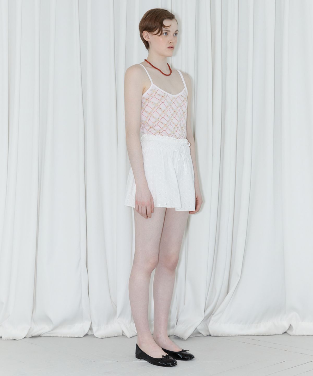 시눈(SINOON) FLOWER PATTERN SLEEVELESS (OFF WHITE)
