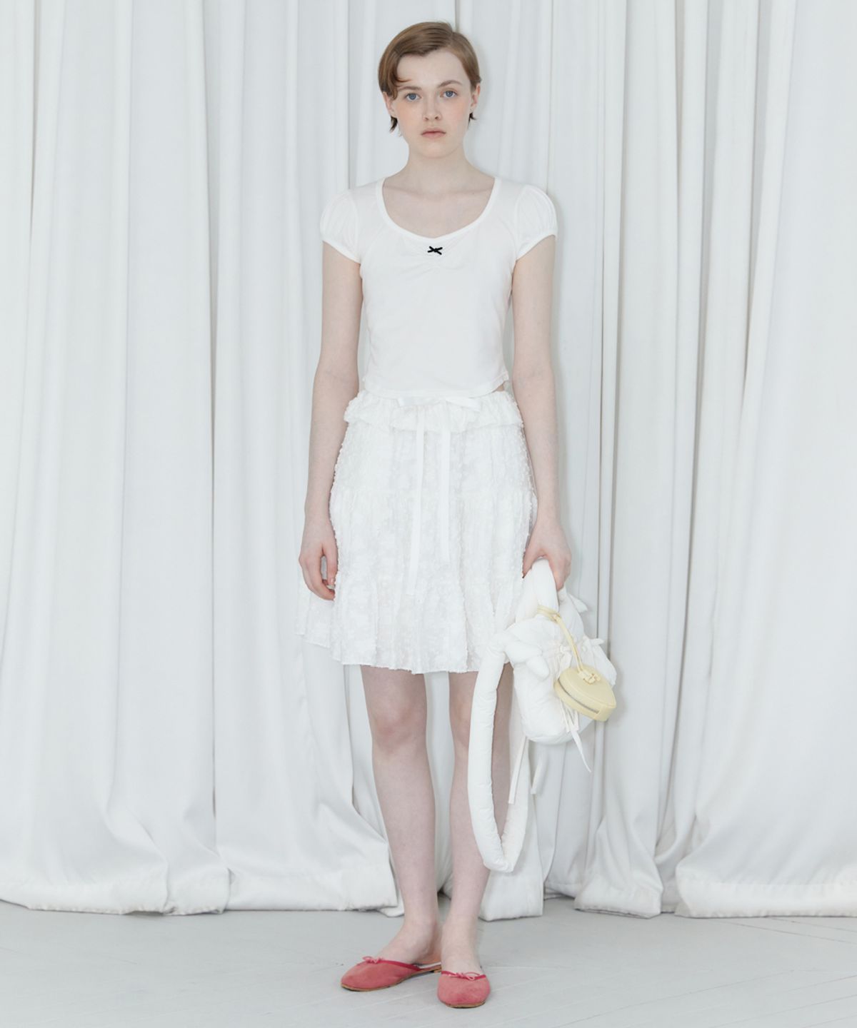 시눈(SINOON) ROUND SHIRRING T-SHIRT (WHITE)