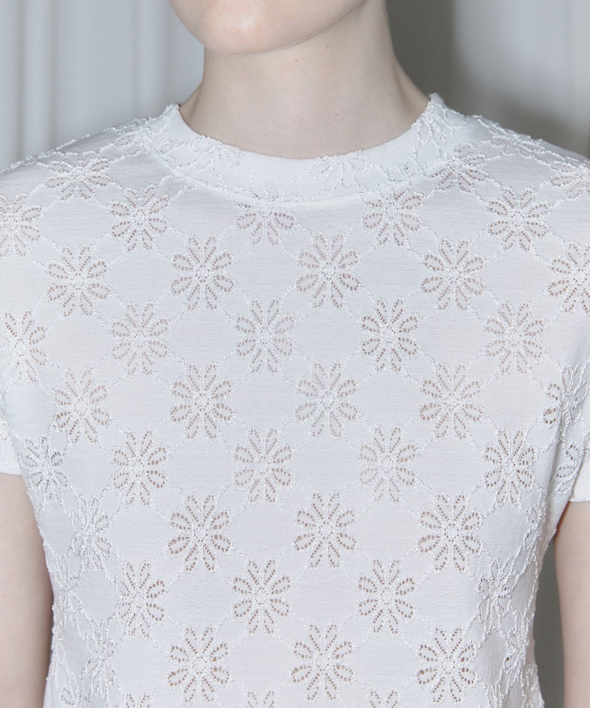 시눈(SINOON) FLOWER JACQUARD T-SHIRT (WHITE)