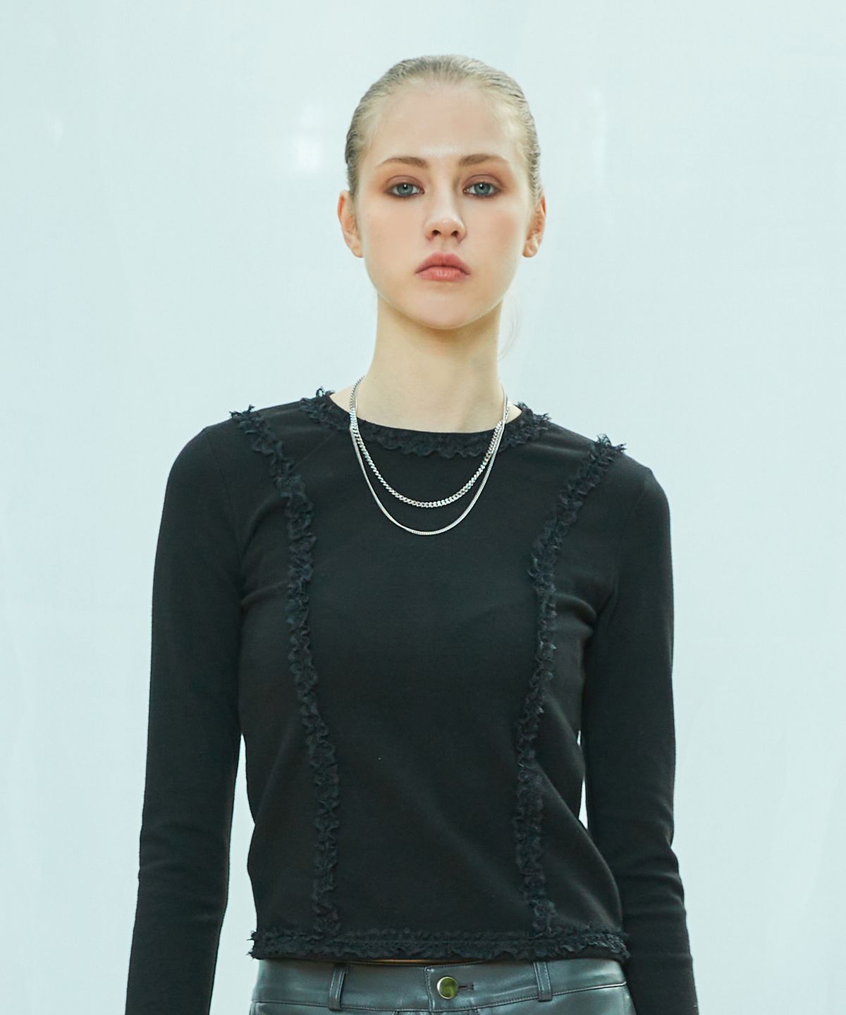 라티젠(LARTIGENT) L9 LACE SLIM TOP(BLACK)