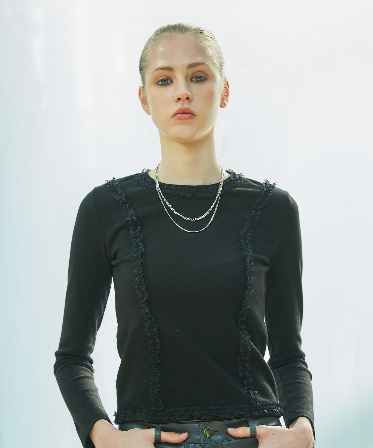 라티젠(LARTIGENT) L9 LACE SLIM TOP(BLACK)
