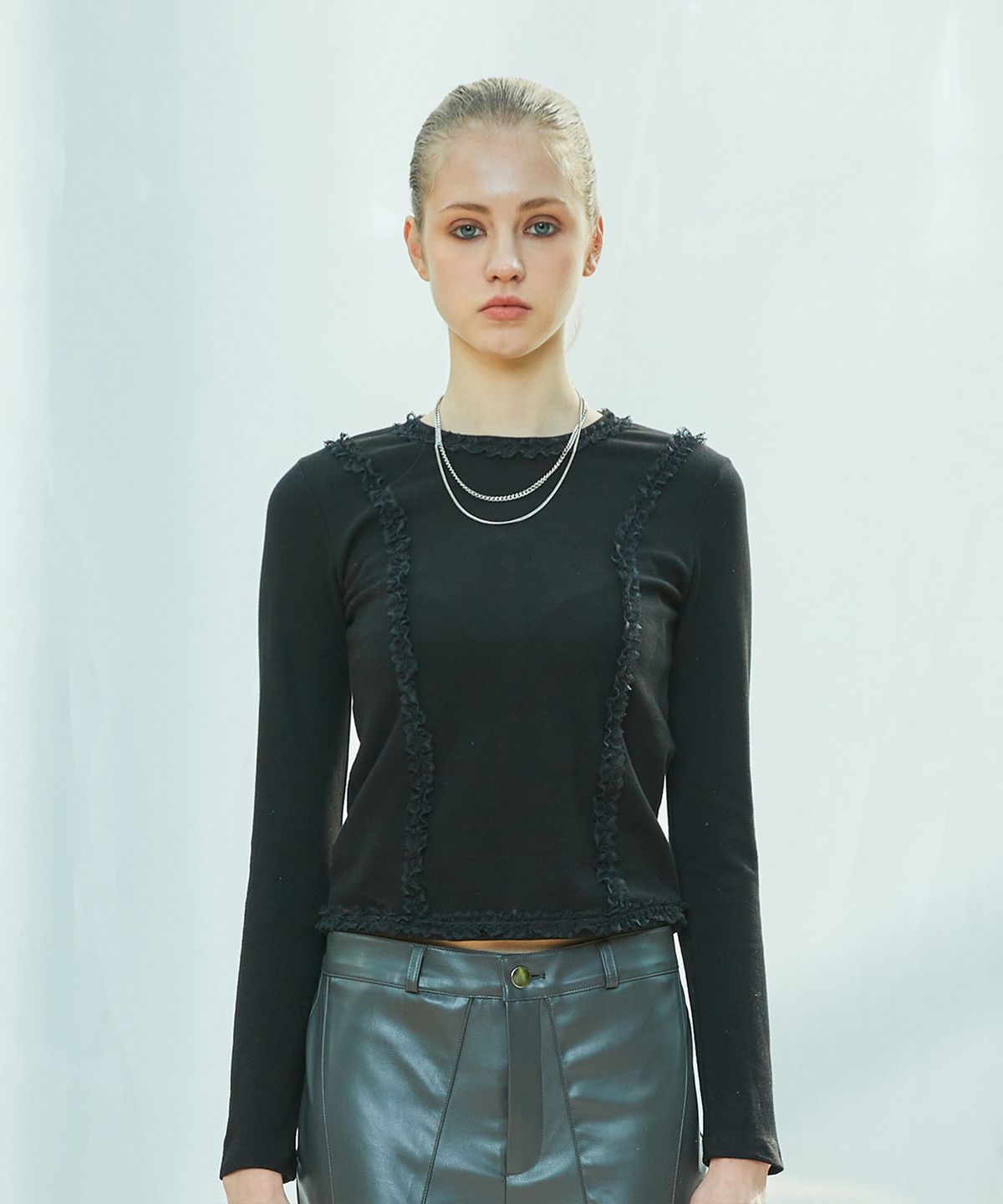 라티젠(LARTIGENT) L9 LACE SLIM TOP(BLACK)
