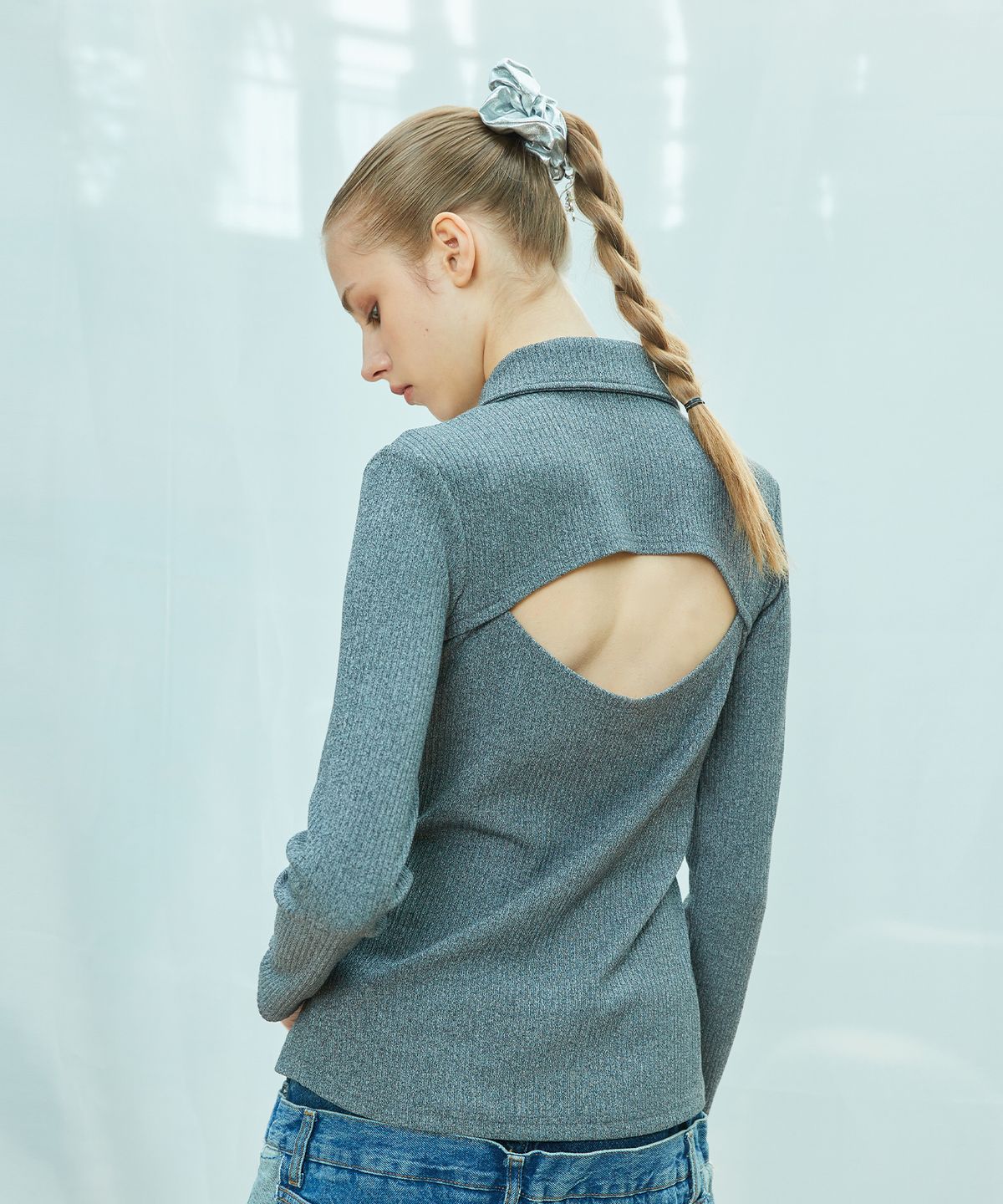 라티젠(LARTIGENT) L9 CUTOUT COLLAR TOP(GRAY)