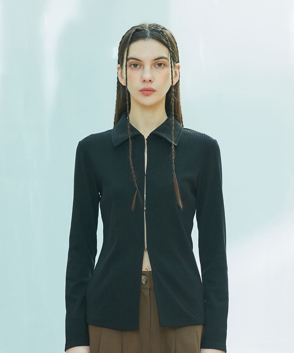 라티젠(LARTIGENT) L9 CUTOUT COLLAR TOP(BLACK)