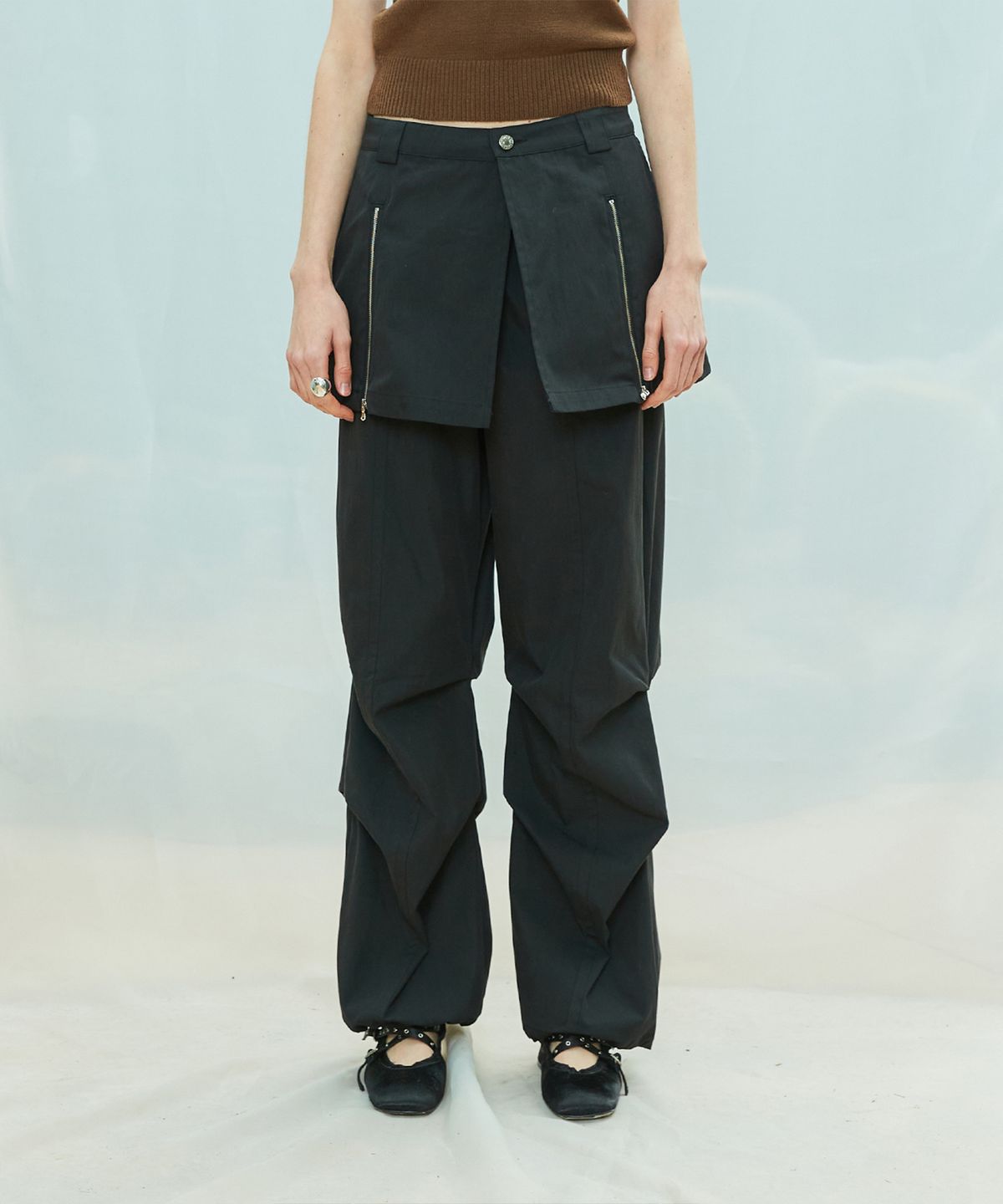 라티젠(LARTIGENT) L9 PARACHUTE SKIRT PANTS(BLACK)