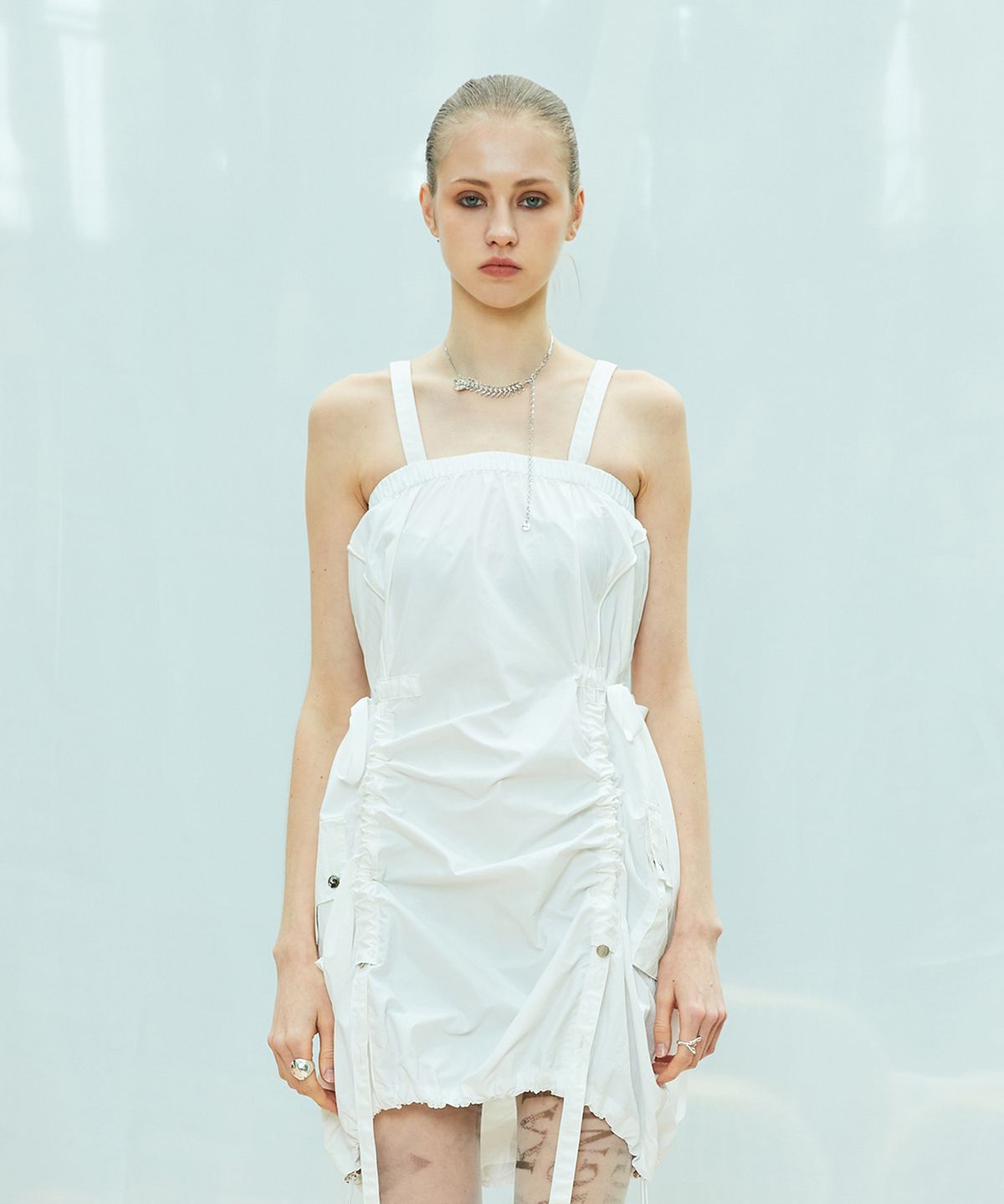 라티젠(LARTIGENT) L9 GLOSSY STRING OPS(WHITE)