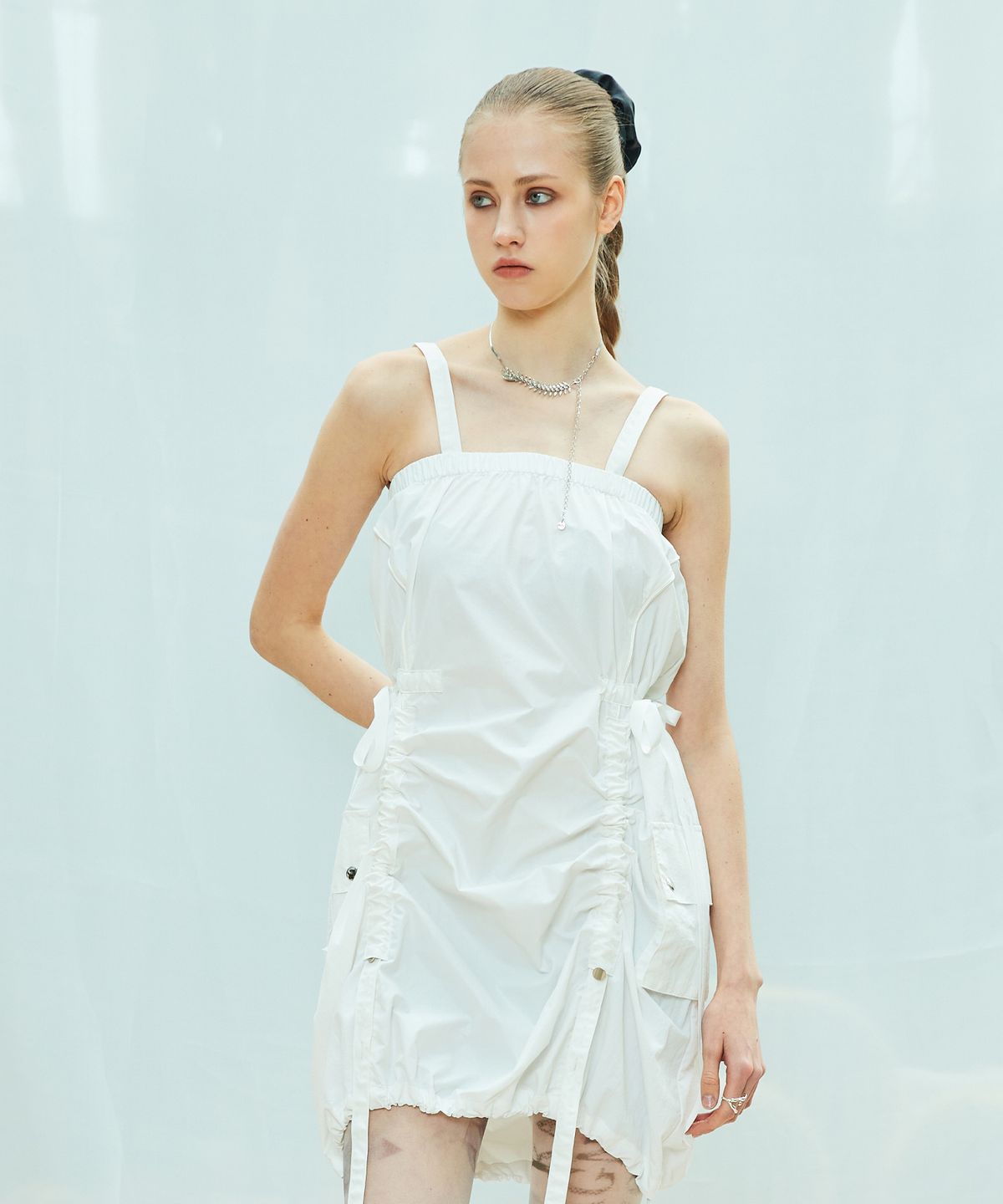 라티젠(LARTIGENT) L9 GLOSSY STRING OPS(WHITE)