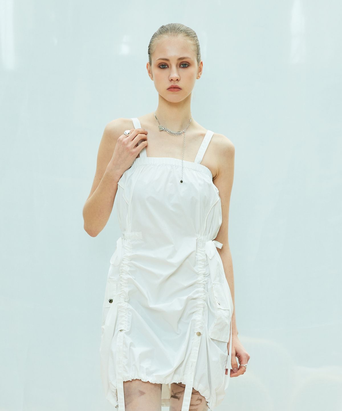 라티젠(LARTIGENT) L9 GLOSSY STRING OPS(WHITE)