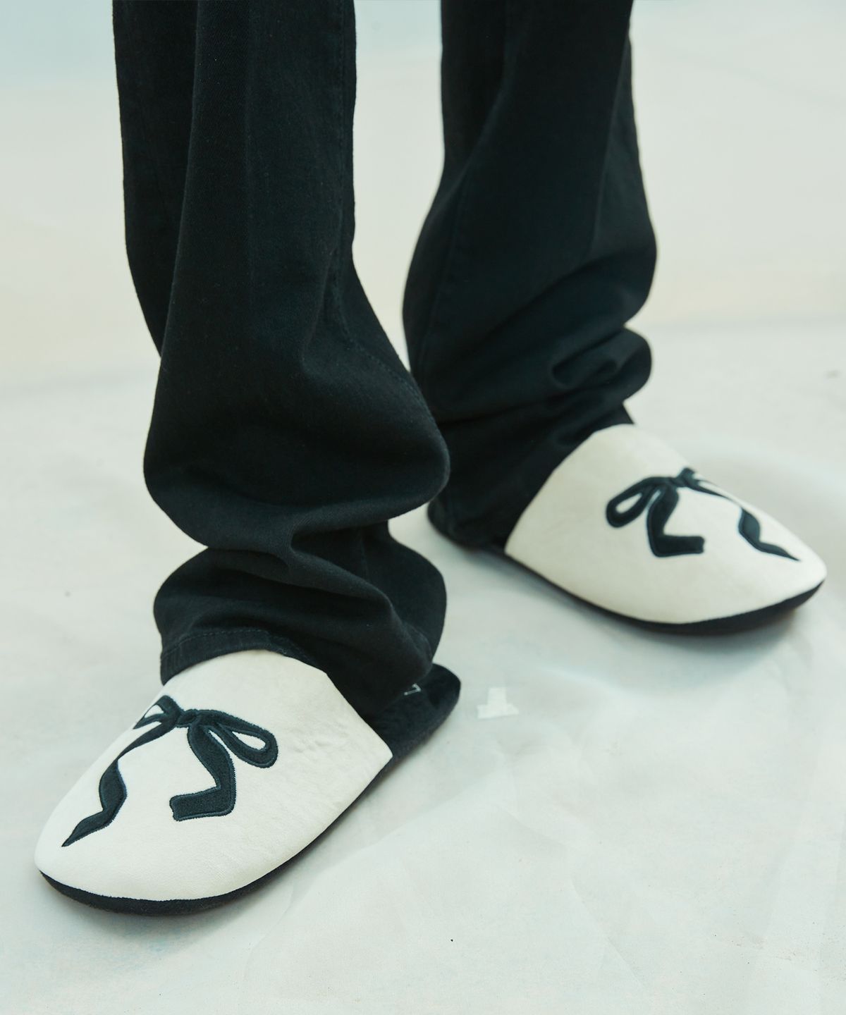 라티젠(LARTIGENT) L9 RIBBON ROOM SHOES(2 COLOR)