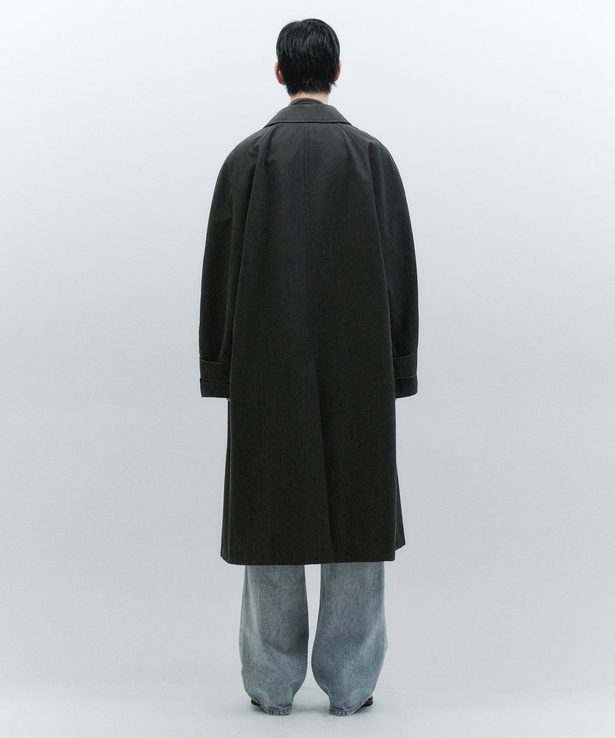 인사일런스(INSILENCE) 피그먼트 워시드 발마칸 코트 CHARCOAL