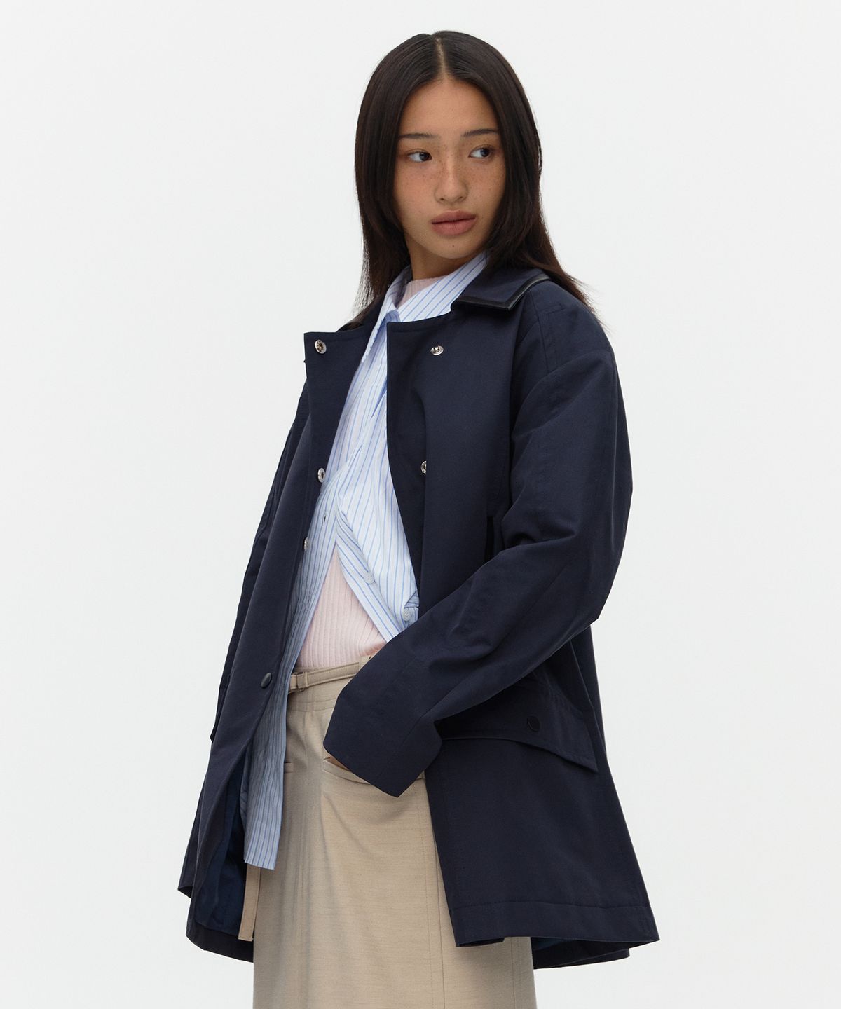 아위(AHWE) Leather Combo Half Trench_NAVY