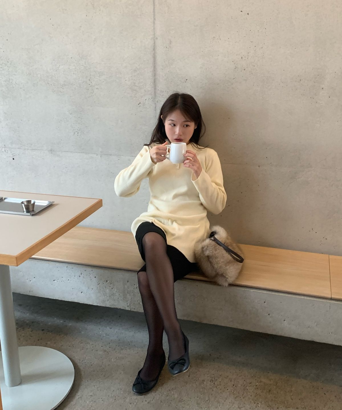 아위(AHWE) Flared Polo Sweater_IVORY