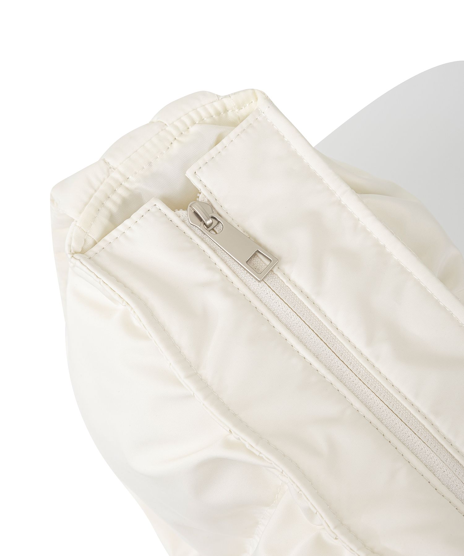 MUSINSA | FALLETT Nero Badge Padded Bag Ivory