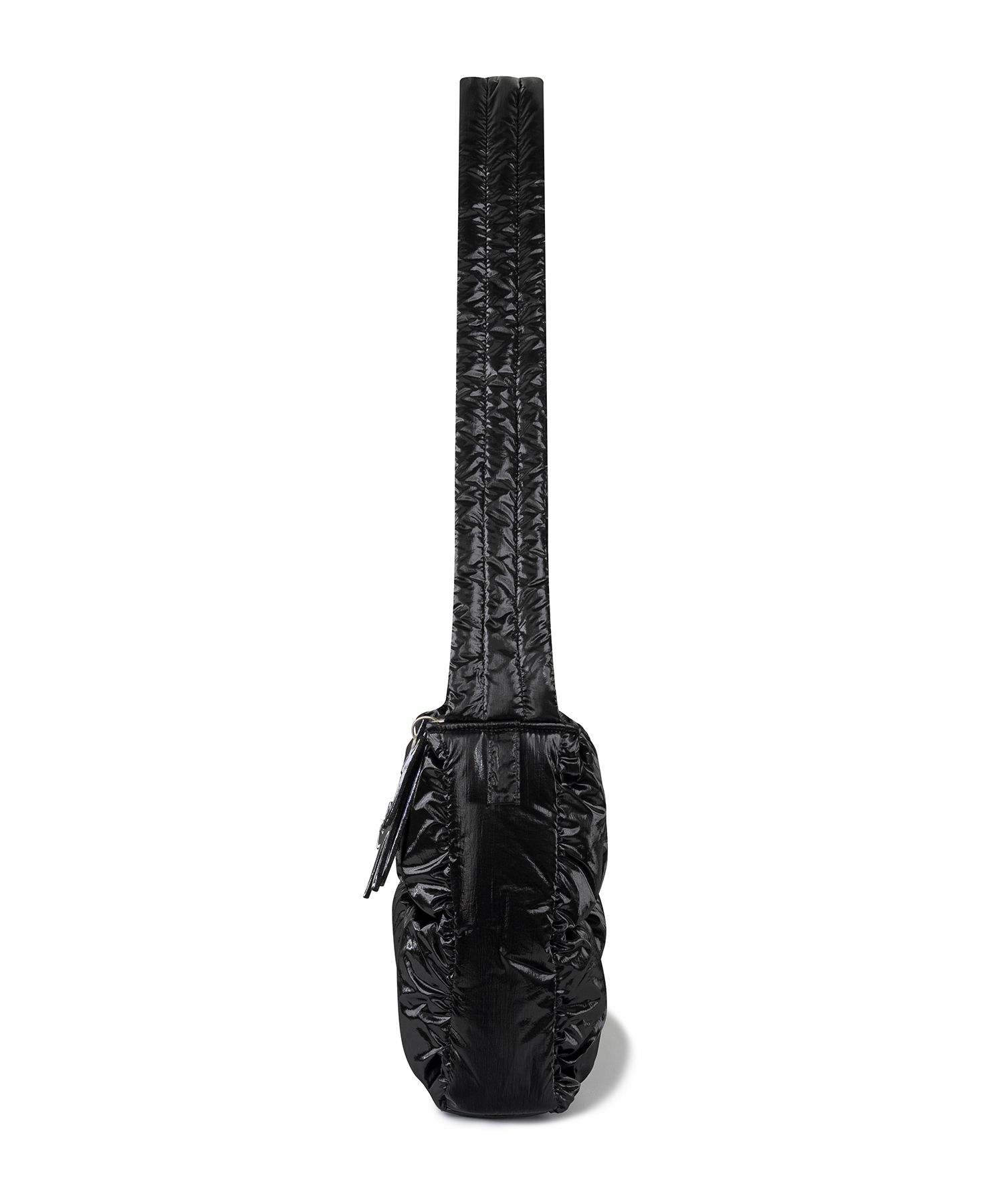 MUSINSA公式 | FALLETT Nero Badge Padded Bag Glossy Black