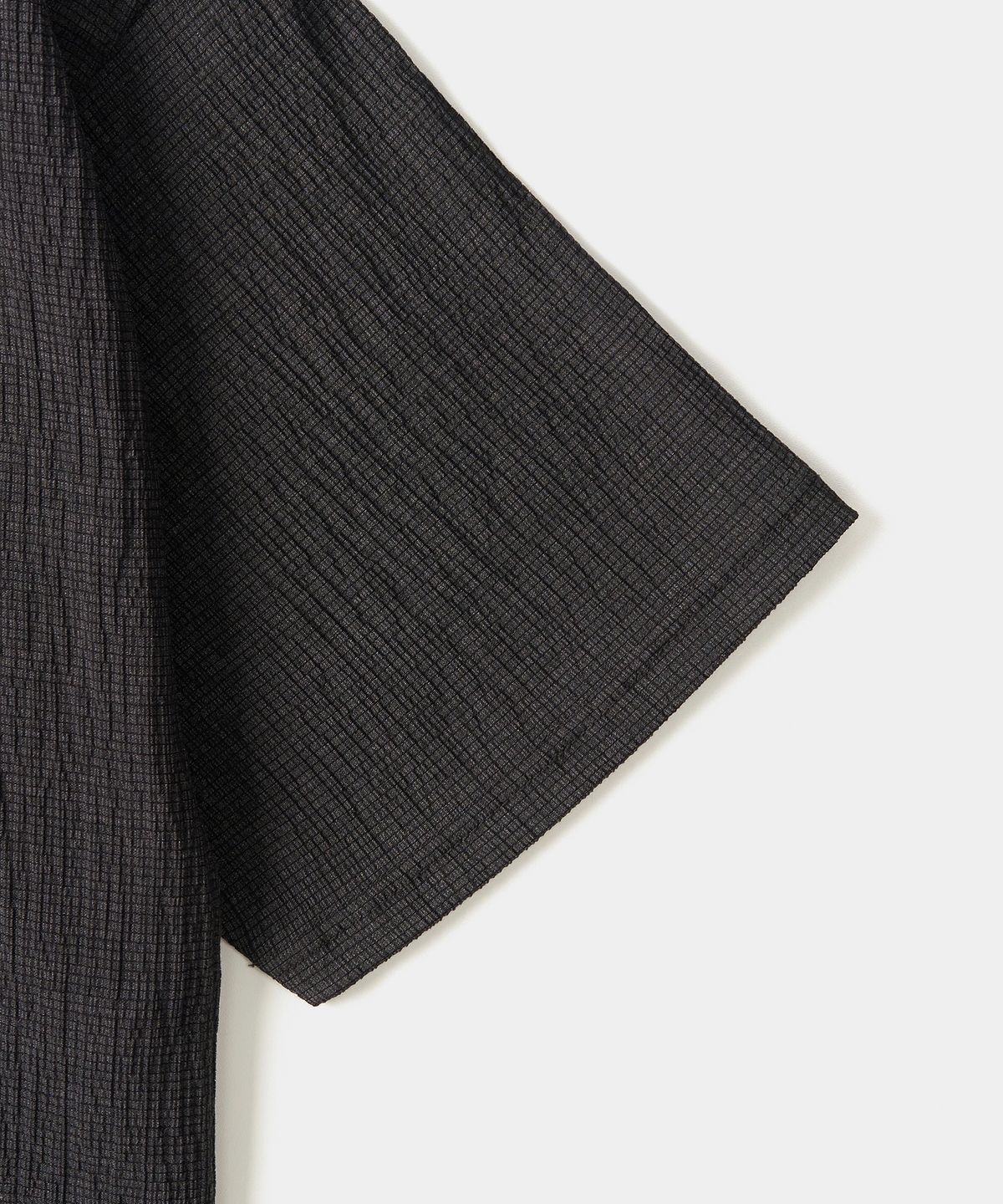 엑스컨테이너(EXCONTAINER) 플리츠 하프 티셔츠 (CHARCOAL)