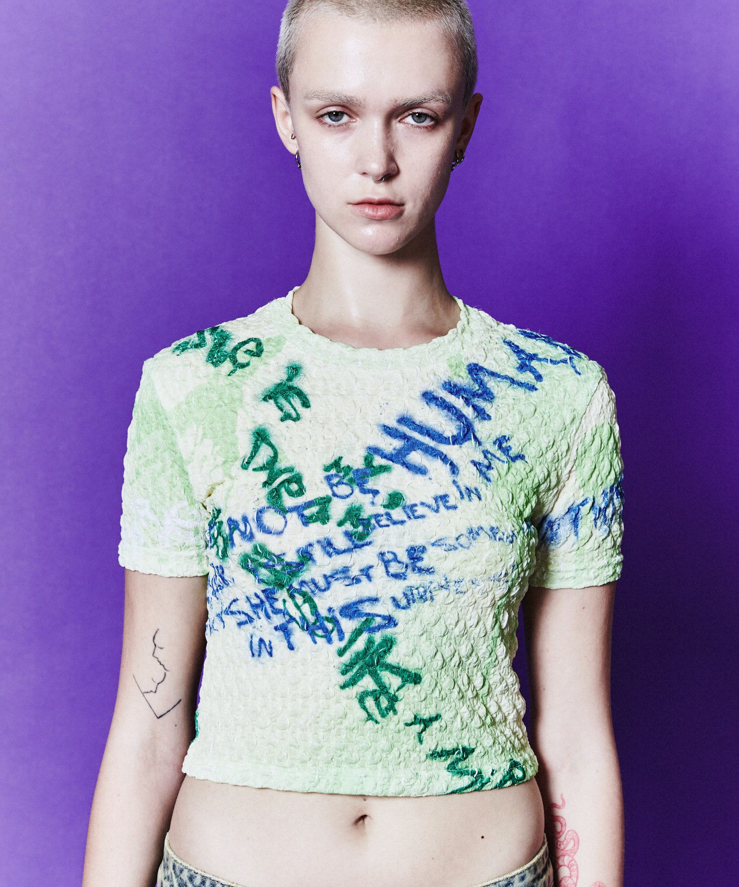 【Andersson Bell】 JENNY SPRAYED LETTERING T-SHIRT LEMON ESSENTIAL)(WOMEN) JENNY SPRAYED LETTERING T-SHIRT atb1117w