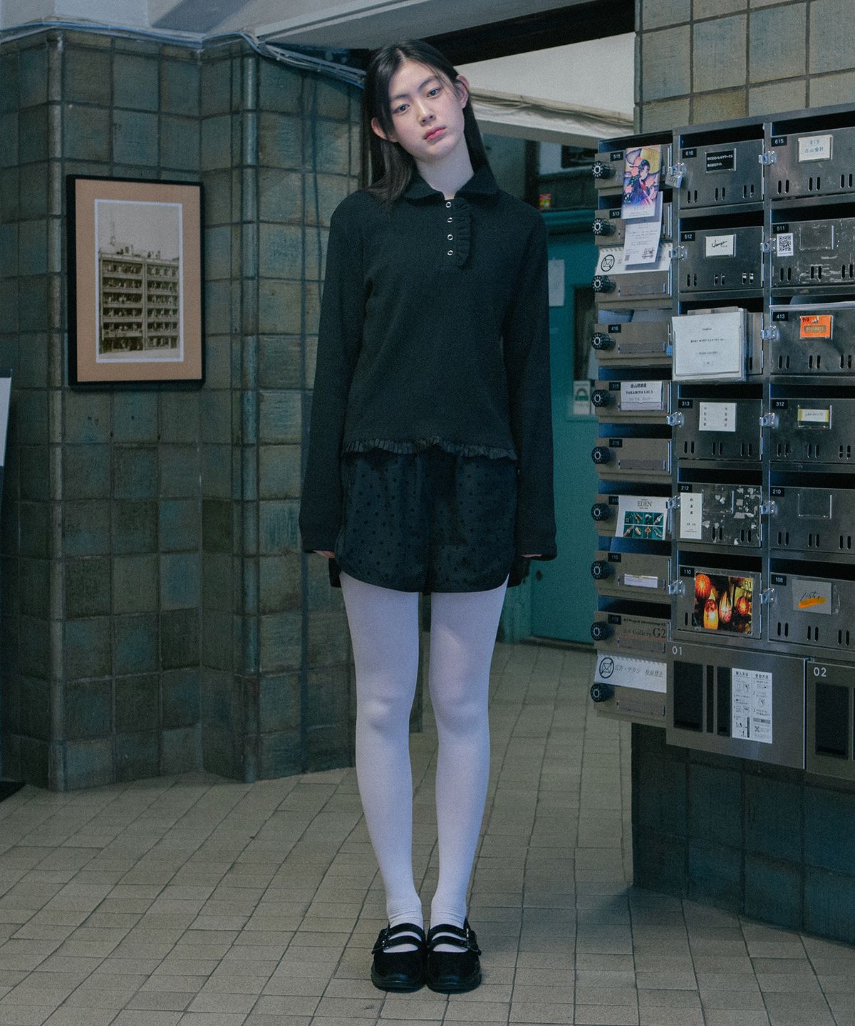 오헤시오(OHESHIO) round collar frill long t-shirt (black)