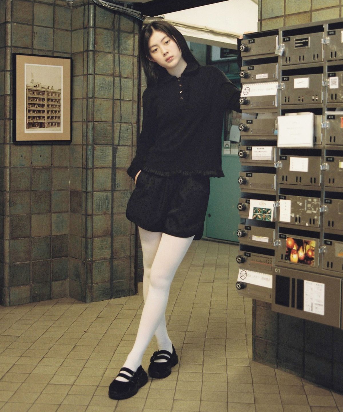 오헤시오(OHESHIO) round collar frill long t-shirt (black)