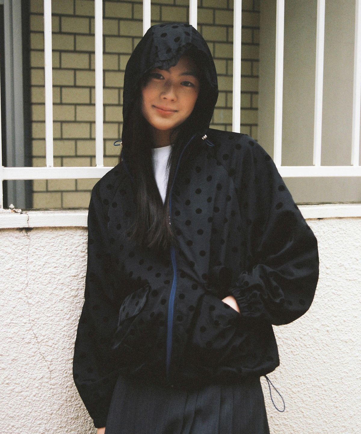 오헤시오(OHESHIO) dot frill hooded windbreaker jumper (black)