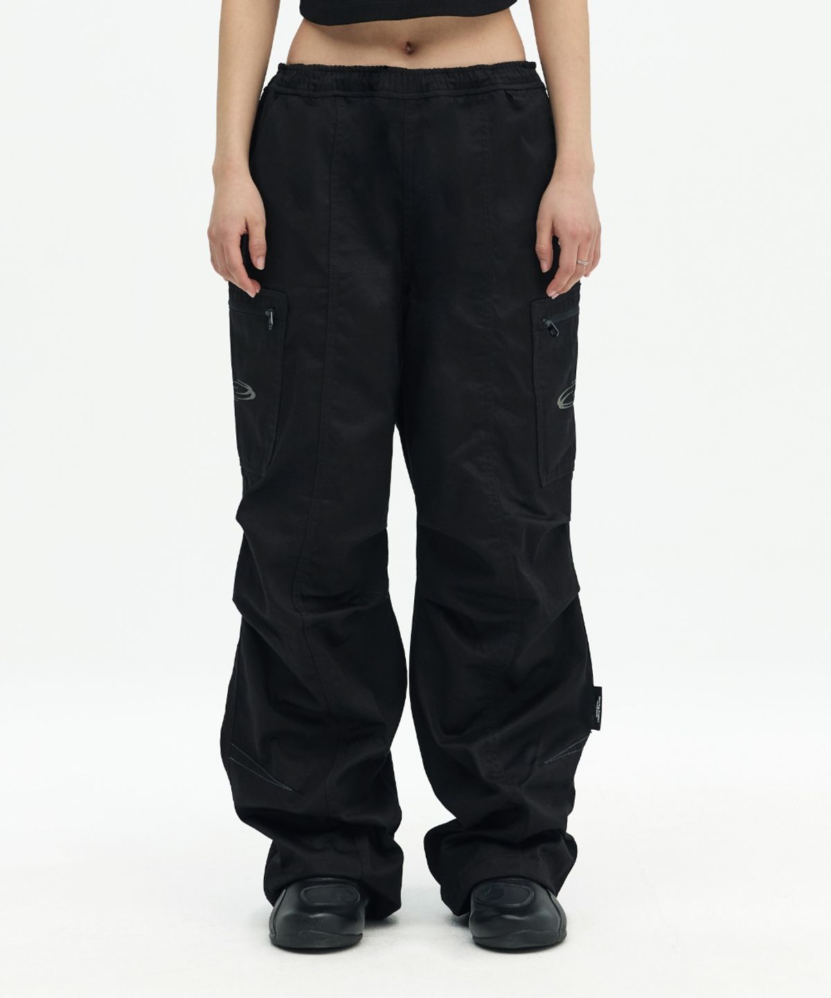 오프닝프로젝트(OPENING PROJECT) Drawstring Cargo Pant - Black